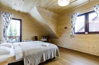 Отели типа «постель и завтрак» Villa Bezycer Gowidlino Трехместный номер с собственной ванной комнатой-3